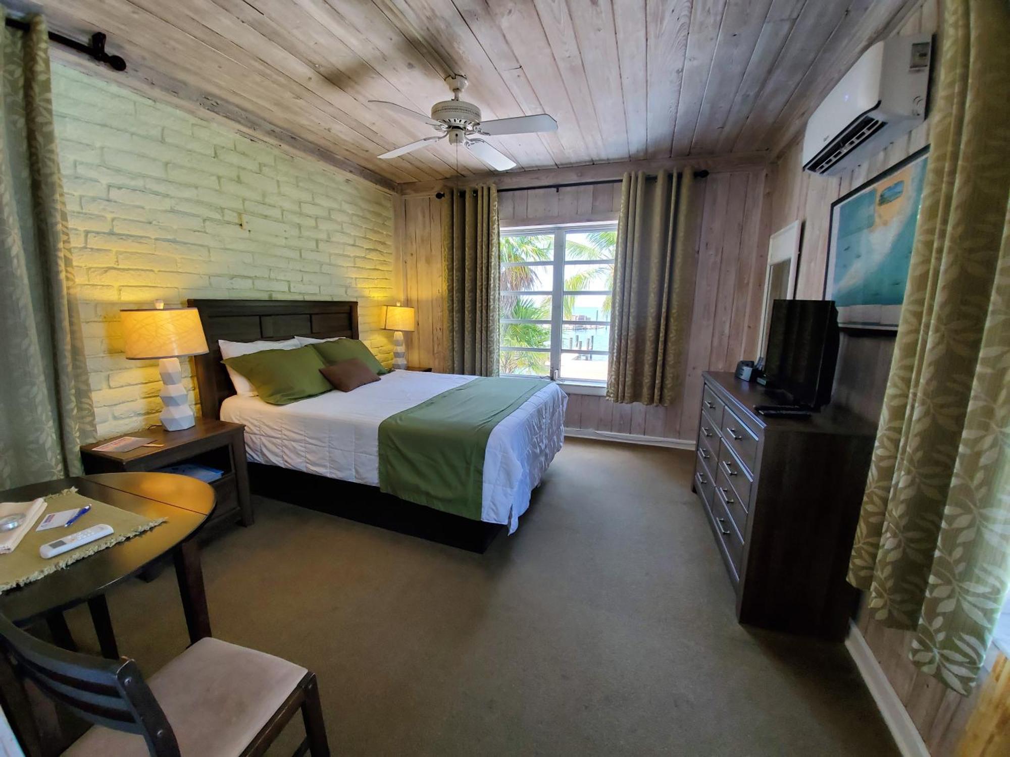 Queen Room with Sea View #1